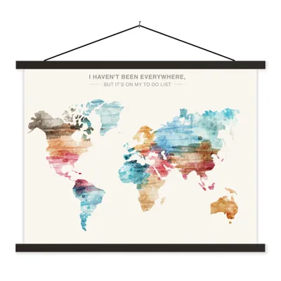 Produktbild von MuchoWow® Textilposter Weltkarte - Zitate - Aquarell - Kinder - Jungen - Mädchen - Bucket list 150x113 cm mit holzfarbenen Rahmen - Poster