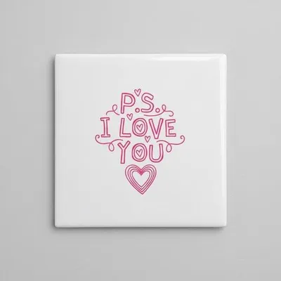 Produktbild von P.S. I Love You Romantische Textfliese mit Herz – Wohndeko Geschenk – 15 x 15 cm
