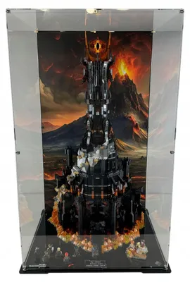Produktbild von Blacked Brick Vitrine mit bedruckter Rückwand für LEGO® 10333 ICONS – Der Herr der Ringe: Barad-dûr™