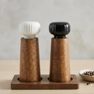 Produktbild von Omgoods – Holzene Salz- und Pfeffermühlen mit verstellbarem Mahlwerk