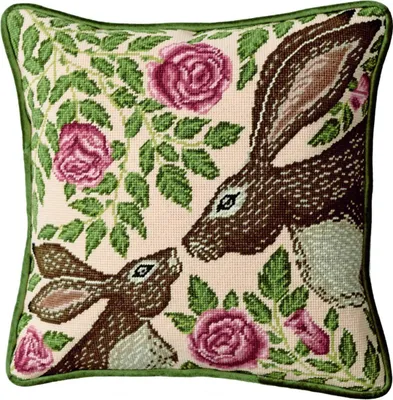 Produktbild von Bothy Threads Gobelin-Stickkissen Set "Englische Rosen", Stickbild vorbedruckt, TAP10, 36x36cm