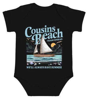 Image de Cousins Beach. Nous aurons toujours l'été. *Je suis devenue jolie*. Body pour bébé, noir, taille 12/18 mois