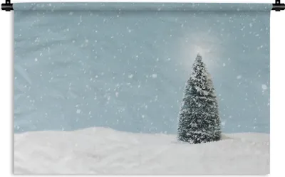 Produktbild von MuchoWow® Wandteppich Wandbehang Ein Weihnachtsbaum in einer verschneiten Landschaft und einem blauen Himmel 120x80 cm Tapisserie Dekoration Wandtuch - Wanddekorationen - Wandtücher