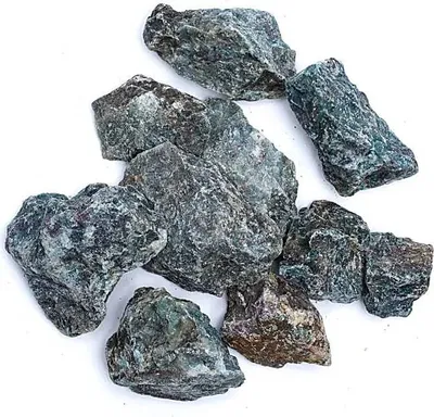 Image de Rubis brut avec cyanite - ± 3-8 cm ; ±1000g