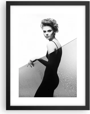 Produktbild von Gerahmtes Poster - Schwarzer Rahmen - Schwarzweiß sexy Frau - 30x40 cm - Wand Bild - Wanddeko - Wandbilder - Kunstposter - Wandposter - Bilderrahmen - Bilder - Kunstdruck - P2BPA30x40-5157