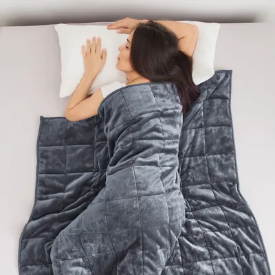 Zdjęcie produktu dla Koc obciążeniowy 135x200cm - koc relaksacyjny 9kg - koc antystresowy i terapeutyczny - obciążeniowy przytulny koc z wypełnieniem ze szklanych koralików