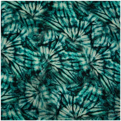 Nahaufnahme der feinen Gewebestruktur und des Batikdesigns in Türkis – Viskose Meterware.