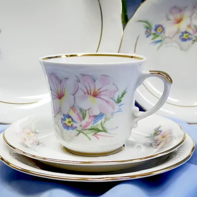 Produktbild von MALCER Kamelia K-725-068-2-03 Kaffeeservice Lilie für 1 Person