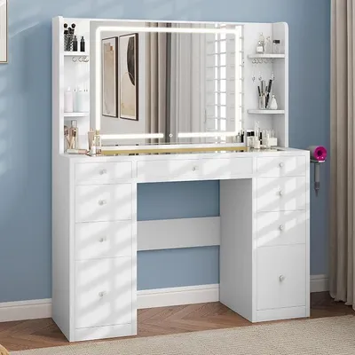 Imagen del producto de Tocador grande con iluminación LED ajustable y enchufes, escritorio transparente, tocador con 9 cajones, cajones compartimentados, color blanco, 142x110x40 cm