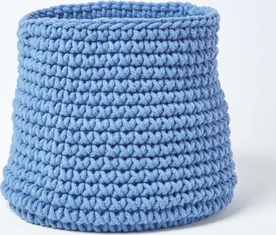 Produktbild von HOMESCAPES Gestrickter Aufbewahrungskorb, 100% Baumwolle blau 42 x 37 cm