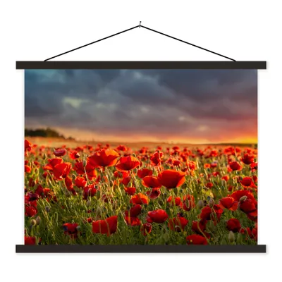 Produktbild von MuchoWow® Textilposter Sonnenuntergang - Mohnblumen - Rot - Blumen - Feld - Natur 150x113 cm mit holzfarbenen Rahmen - Poster