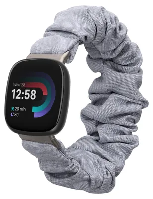 Produktbild von kwmobile Ersatz Armband kompatibel mit Fitbit Versa 4 / Sense 2 / Versa 3 / Sense - Smartwatch Scrunchie Haargummi Design Blaugrau - Innenmaße 14 - 19