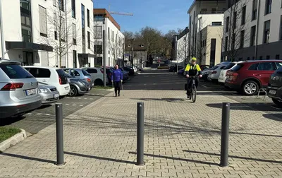 Produktbild von Stilpoller mit Halbkugelkopf aus Stahlrohr Ø 102 mm ca. 950 mm Überflur, feuerverzinkt H = 1300 mm