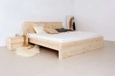 Produktbild von Doppelbett Amsterdam 200 x 200 cm in Zirbe Natur mit Kopfteil