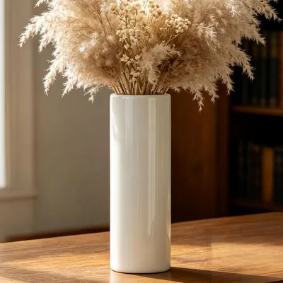 Image de Vase en céramique blanche, haute de 30 cm, avec une texture structurée, idéale pour le salon