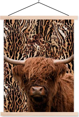 Produktbild von MuchoWow® Textilposter Schottisches Hochlandrind - Pantherdruck - Kuh 40x53 cm mit holzfarbenen Rahmen - Schlafzimmer