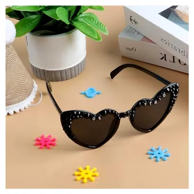 Produktbild von Herz Sonnenbrille für den 30. Geburtstag, Deko für die Herz-Party