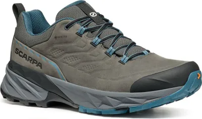 Rush 2 Pro GTX Fast Hiking Schuhe für Herren von Scarpa in Grau mit blauen Akzenten.