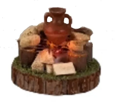 Miniaturdarstellung eines Lagerfeuers mit einem Kupfertopf darüber. Topf ist detailliert gearbeitet.