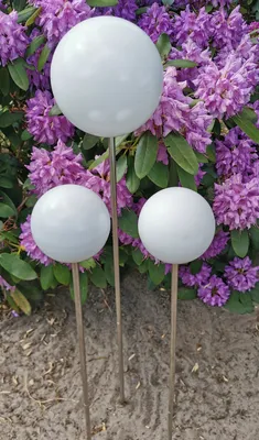 Produktbild von Rosenkugel 3er Set 15-10-10 cm Edelstahl weiß matt gebürstet mit Stab 80 cm Beetstecker