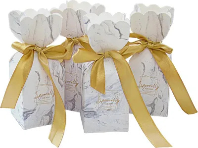 Produktbild von 50 Bonbonboxen als Gastgeschenk für Hochzeiten, Geburtstage und andere Feiern, verziert mit 50 goldenen Bändern.