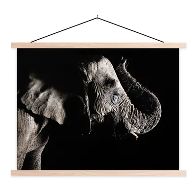 Produktbild von MuchoWow® Textilposter Elefant - Schwarz - Tiere - Natur 120x90 cm mit holzfarbenen Rahmen - Magnetisch