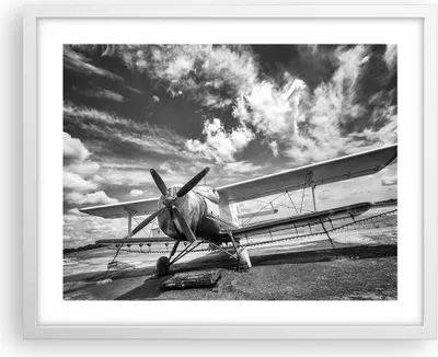 Produktbild von Gerahmtes Poster - Weißer Rahmen - An-2 Flugzeug Schwarzweiß - 50x40 cm - Wand Bild - Wanddeko - Wandbilder - Kunstposter - Wandposter - Bilderrahmen - Bilder - Kunstdruck - Wandbild - P2WAA50x40-4228