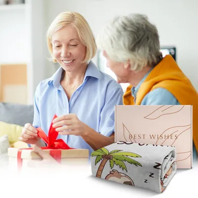 Produktbild von Lustiges Geschenk zum Ruhestand für Frauen und Männer, Kuscheldecke als Abschiedsgeschenk für Kollegen, ideales Rentner Geschenk für Mama, Papa, Oma und Opa 157×132 cm