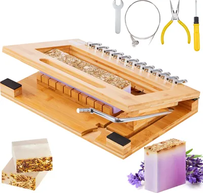 Zdjęcie produktu dla VEVOR Wielofunkcyjna maszynka do mydła 12 doskonałych kostek mydła o grubości 2,5 cm Ręcznie robione mydło Narzędzie do majsterkowania Drut tnący 395 mm, ostrza ze stali nierdzewnej Świece, ser, czekolada itp.