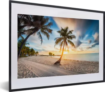 Produktbild von MuchoWow® MuchoWow® Gerahmtes Poster Sonnenuntergang - Strand - Palme 40x30 cm - Poster mit zchwarzem Bilderrahmen - Bilderrahmen - Poster im Rahmen