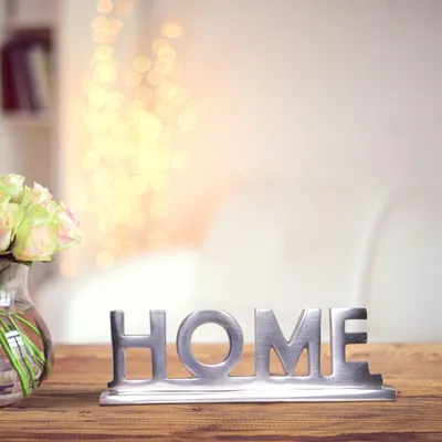 Produktbild von FineBuy Home Deko Schriftzug Design Wohnzimmer Ess-Tisch- Dekoration Wohnung Alu Aluminium Wohndeko Silber 22 cm