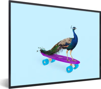 Produktbild von MuchoWow® Gerahmtes Poster Pfau - Blau - Skateboard - Tiere - Lustig 80x60 cm - Poster mit Schwarzem Bilderrahmen Wandposter Rahmen Foto Bilder - Schwarzem - Mit Gestell