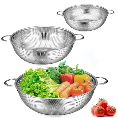 Produktbild von 3er-Set Küchensiebe aus Edelstahl mit Griffen, mikroperforiert, ideal zum Abtropfen von Nudeln, Reis, Obst und Gemüse. Spülmaschinenfest. Maße: 16 cm / 22 cm / 28 cm.