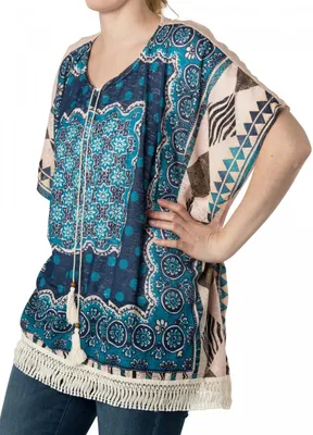 Produktbild von styleBREAKER Poncho mit Ethno Blumen Muster in leichter Lochoptik, Fransen, Sommer, Oversize Optik, Boho Style, Damen 08010025
