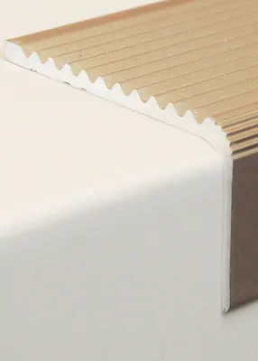 Produktbild von PROVISTON Treppenkante | 23 x 40 x 1000 mm | Treppenkantenprofil Treppenwinkel Winkelprofil Kombiwinkel Aluminium eloxiert Spezialemailliert Bronze Hell