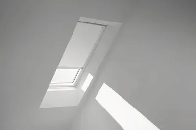 Produktbild von VELUX Dachfenster Verdunkelungsrollo weiß mit weißem Alu-Rahmen elektronisch DML UK10 1025KWL