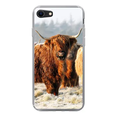 Produktbild von MuchoWow® Handyhülle Schutzhülle Hülle für iPhone 7 Schottische Highlander - Schnee - Wald Silikon Softcase Handy Hülle - Kartenhalter