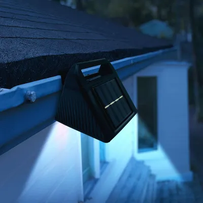 Produktbild von Solarbetriebene Dachrinnenleuchte – 6x kaltweiße SMD-LEDs – Wand-, Zaun- und Dachrinnenmontage – Automatisches Ein-/Ausschalten – Wetterfest – Kabellos – Schwarz [11443]