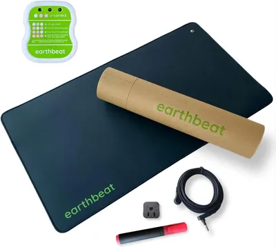 Productafbeelding van Klassieke aardingsmat. Inclusief NL-adapter. Gratis set om de aarding te testen. Natuurlijke therapie voor een betere slaap en welzijn. Gemaakt van geleidend, veganistisch leer.