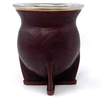 Immagine prodotto di YVY Maté – Tazza e zucchetto per mate in stile "camionero", alpaca lavorata a mano, capacità 200 ml – pelle color ocra, lavorazione artigianale – prodotto artigianale proveniente dall'Uruguay