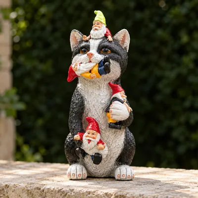 Katzenfigur mit bunten Zwergen, Harz, 21x8x9 cm, für Innen & Außen