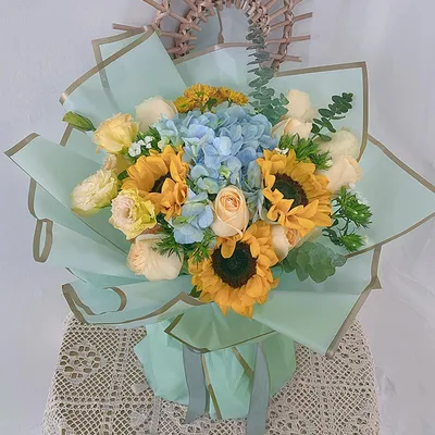 Produktbild von Allecto Plus - Wasserfestes Geschenkpapier für Blumensträuße - Hochzeits- und Geburtstagsdekoration - DIY Kunsthandwerk - 57 x 57 cm - Hellgrün mit goldenem Rand.