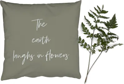 Produktbild von MuchoWow® Zierkissen Sofakissen Wohnzimmer Dekokissen 40x40 cm Die Erde lacht in Blumen - Blumen - Garten - Text - Zitate - Foto Kissen - Schlafzimmer Dekoration