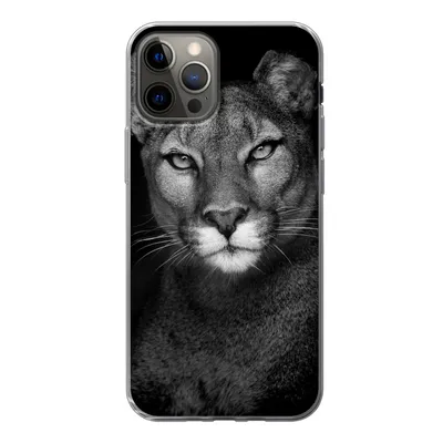 Produktbild von MuchoWow® Handyhülle Schutzhülle Hülle für iPhone 13 Pro Porträtfoto eines Pumas auf schwarzem Hintergrund Silikon Softcase Handy Hülle - Handy-Tasche
