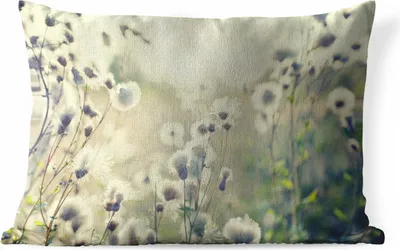 Produktbild von MuchoWow® Outdoor Kissen - Blumen - Feld - Weiß - 50x30 cm - Wetterfest - Lounge Kissen - Sofa kissen - Wohnzimmer Dekoration