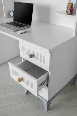 Produktbild von Modern Schreibtisch Hochglanz Tisch Kinderzimmer Jugendzimmer Tische Neu