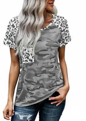 Imagen del producto de Camiseta de mujer - Estampado de leopardo - Manga corta - Cuello en V - Corte regular - Tejido transpirable - Parte superior
