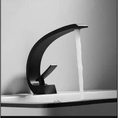 Image de Robinet de lavabo pour salle de bain, design moderne, noir et or, mitigeur à un levier