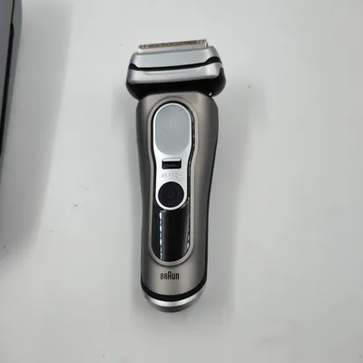 Produktbild von Braun Series 9 Pro+ 9675cc, Folienschaber, Grau, Silber, Edelstahl, Tasten, LED, Wechselstrom/Batterie