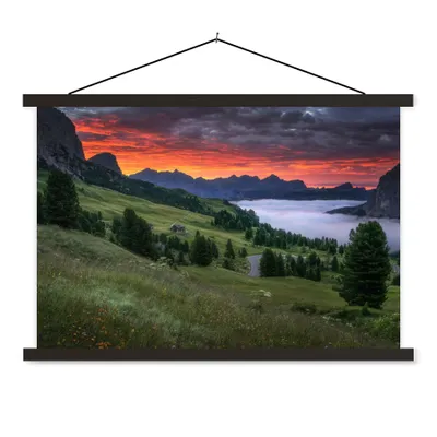 Produktbild von MuchoWow® Textilposter Gras - Berge - Abend 60x40 cm mit schwarzem Rahmen - Hölzernes